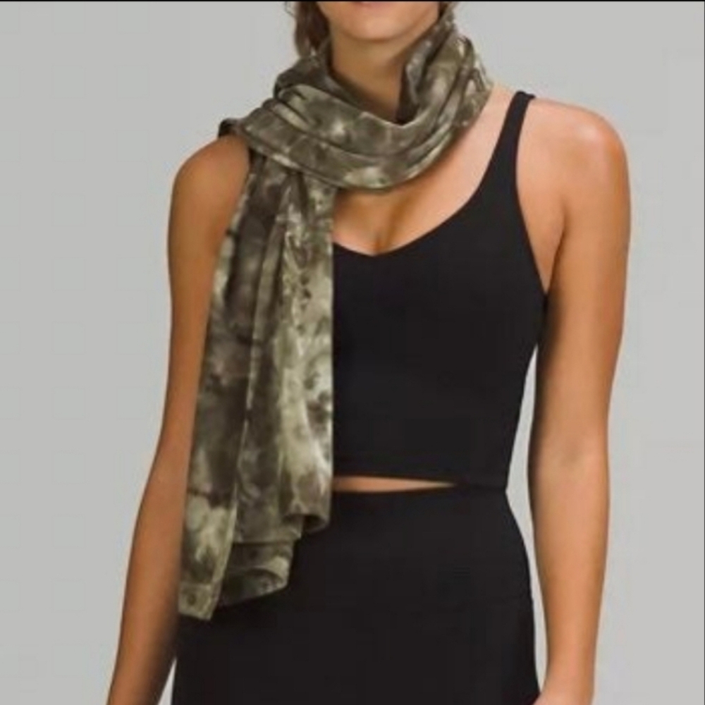 Lululemon Scarf